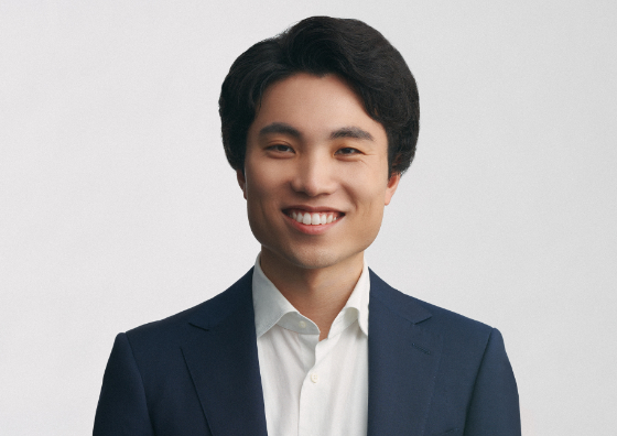 岡 幸四郎 氏