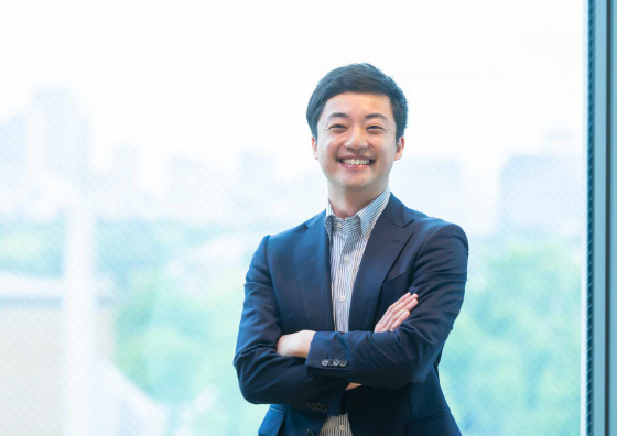 荒井 俊亮 氏