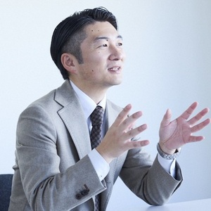 小杉 哲央 氏
