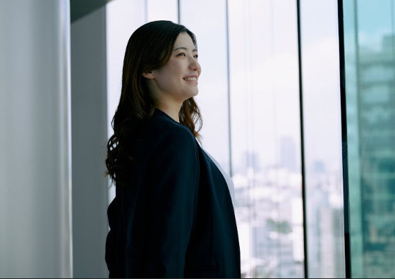 富永 朝美 氏